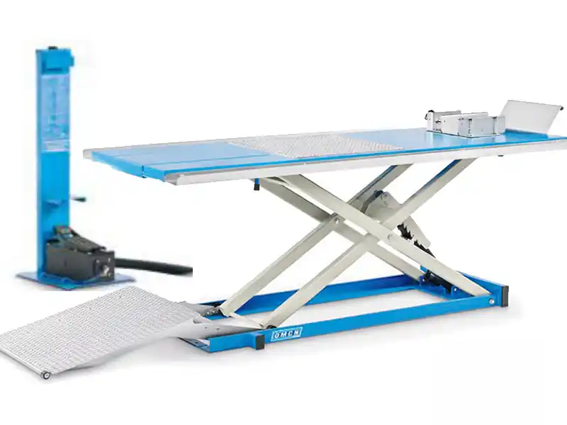Ponte sollevatore per moto OMCN 196-PI con pompa idropneumatica, portata 500Kg Ultime Pezzi