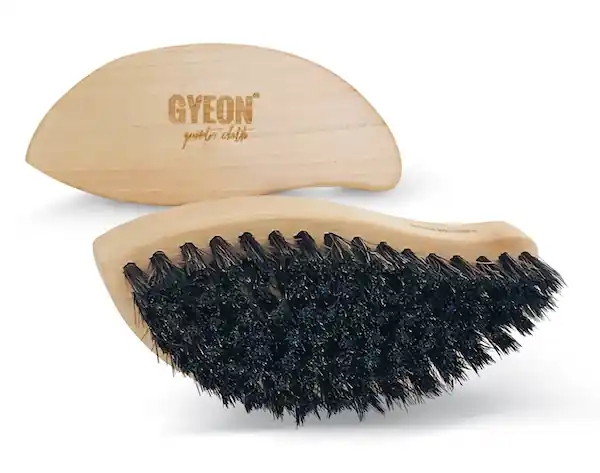 Gyeon Q2M Accessori LeatherBrush Occasione